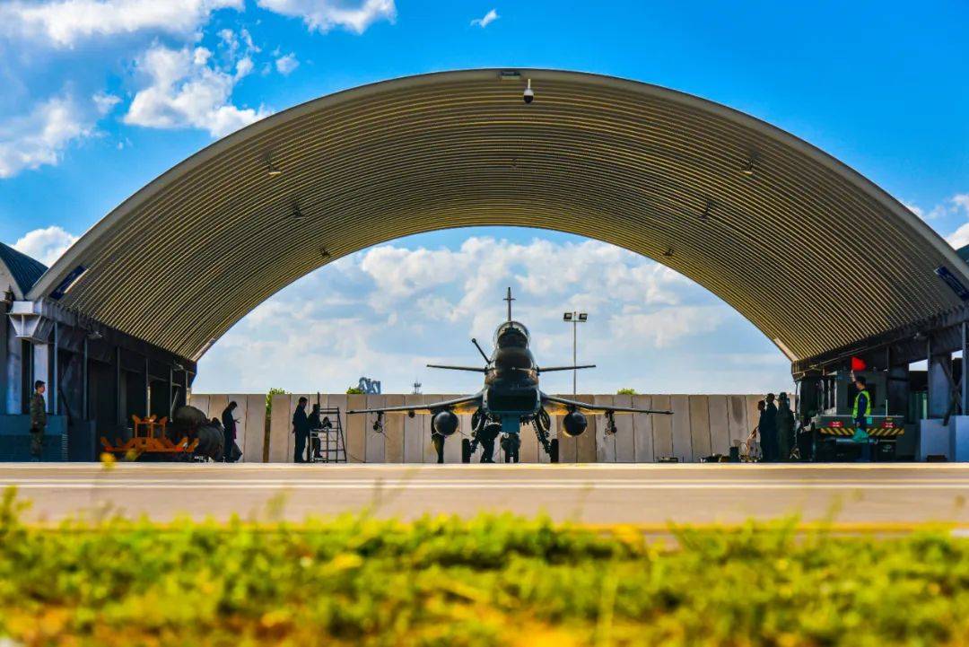 Aircraft Hangar Tents: How Prefabricated Clear-Span Structures Build a Relocatable Support Space